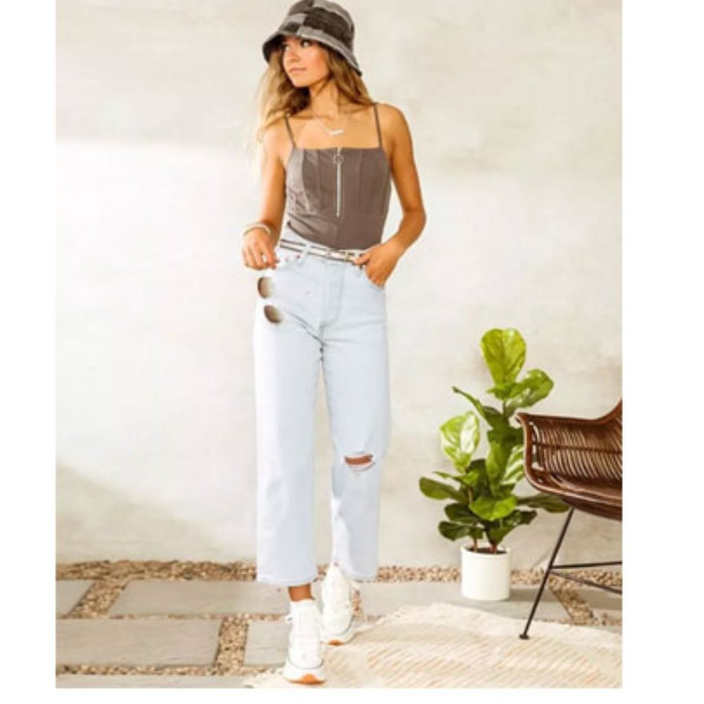 Levi’s Ribcage Straight Ankle Jeans in Noe High